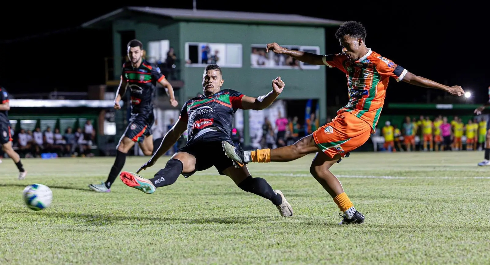 Naviraiense vence fora de casa e fica perto da final do Estadual