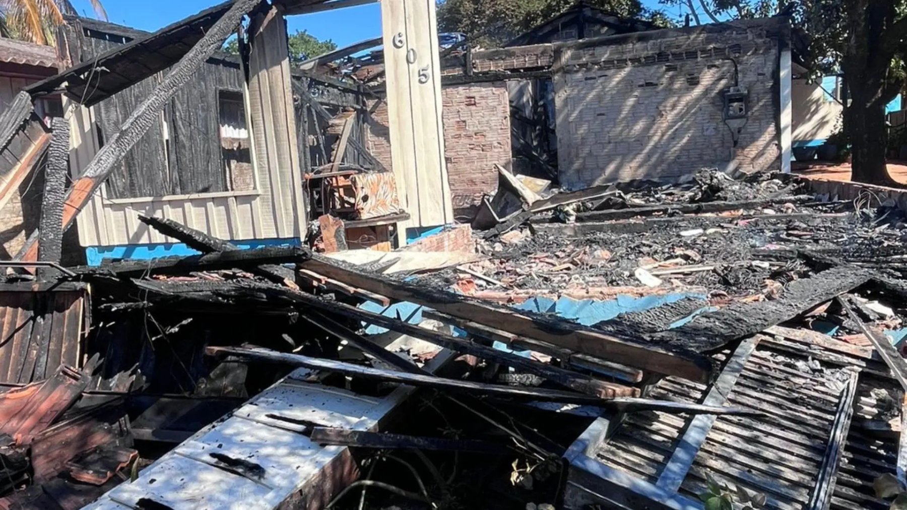 Campanha solidária busca ajudar casal de idosos que perdeu tudo em incêndio em Naviraí